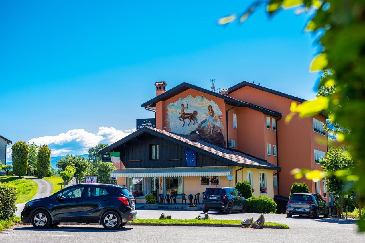 Hotel Ristorante Sagittario Feltre Exterior foto