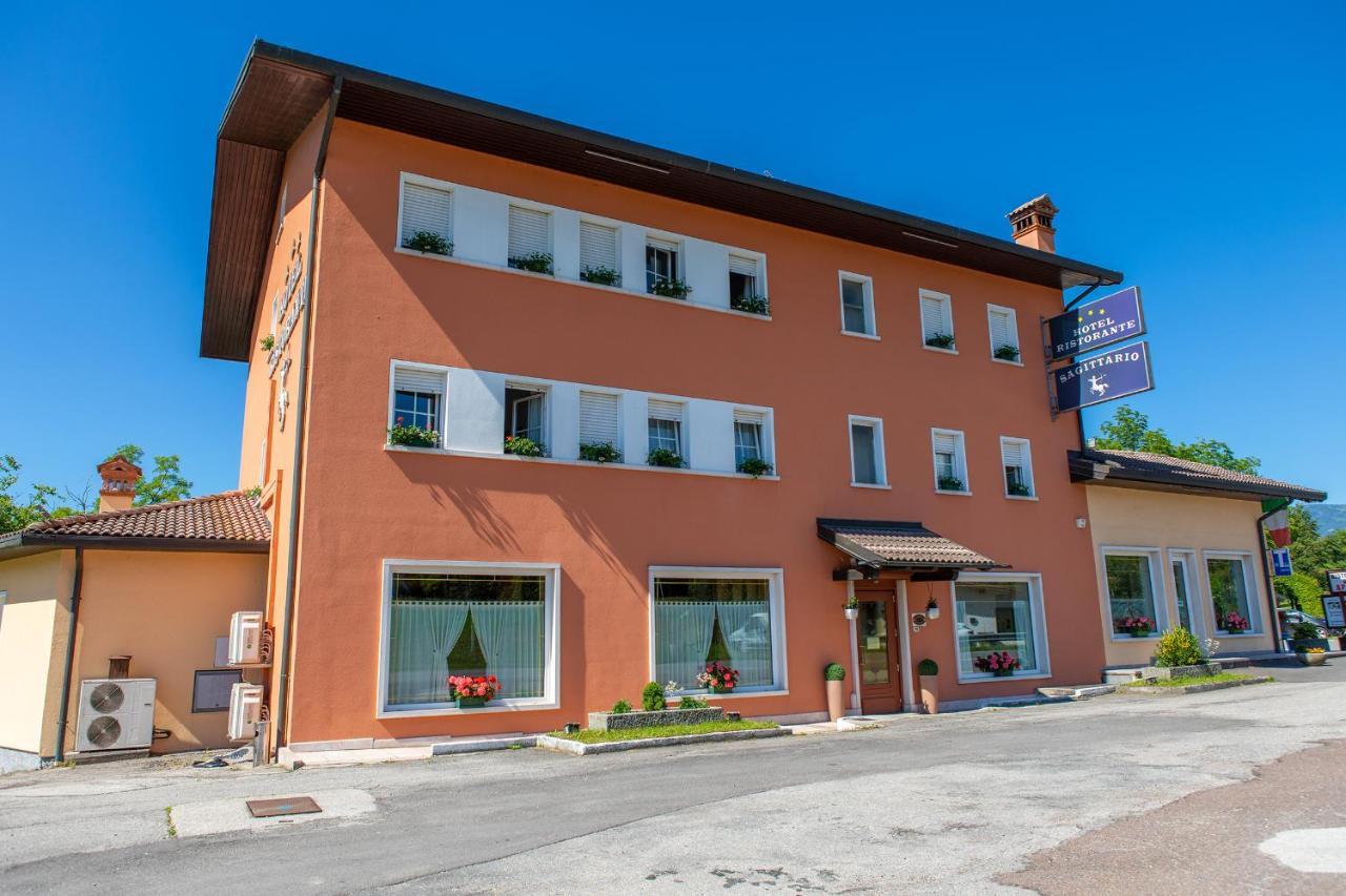 Hotel Ristorante Sagittario Feltre Exterior foto