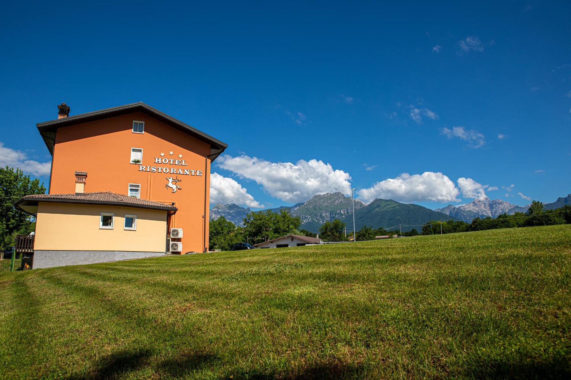 Hotel Ristorante Sagittario Feltre Exterior foto