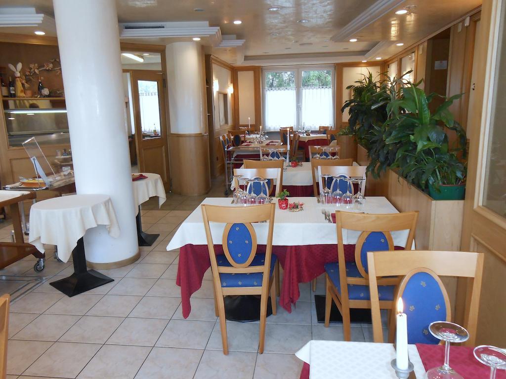Hotel Ristorante Sagittario Feltre Exterior foto